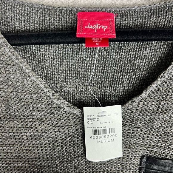 Daytrip Sweater womens medium charcoal gray cold shoulder open weave knit NWT - Picture 5 of 12